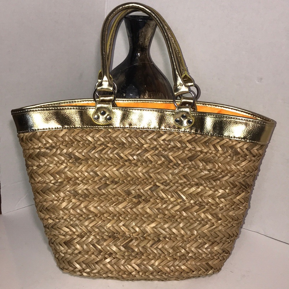 🌻$10🌻 Victoria’s Secret wicker and gold tote